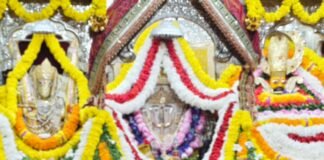पयागपुर के त्रिदेव मंदिर में रानी शक्ति दादी का जागरण:भादो अमावस्या पर हुआ, महिलाओं ने चुनरी चढ़ाई और रातभर झूमे श्रद्धालु