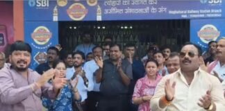 UP: चंदौली में बैंक कर्मचारियों का प्रदर्शन, 5-डे बैंकिंग और PLI को लेकर उठी बड़ी मांग