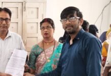बृजमनगंज में 20 हजार से ज्यादा FD पर रोक:वरिष्ठ डाक अधीक्षक से लगाई गुहार, रोजी-रोटी का संकट