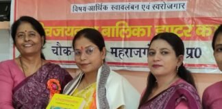 दिग्विजयनाथ बालिका इंटर कॉलेज में छात्राओं को स्वरोजगार परदिया व्याख्यान:निचलौल में डॉ. श्वेता सिंह ने आर्थिक स्वावलंबन के लिए सरकारी योजनाओं की जानकारी दी।