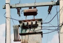 पहाड़ पूरावा में ट्रांसफार्मर जला, 95 घरों की बिजली गुल:ग्रामीणों को रोजमर्रा के कामों में दिक्कत, नया ट्रांसफार्मर लगाने की मांग