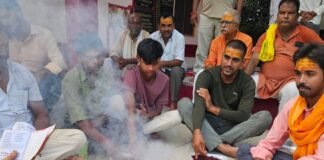 फखरपुर में हिन्दू युवा वाहिनी ने किया हवन पूजन:सामाजिक कार्यों पर चर्चा कर हनुमान चालीसा का किया पाठ