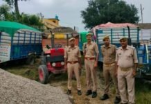UP: सहारनपुर में अवैध खनन के खिलाफ पुलिस की बड़ी कार्रवाई, 14 ट्रैक्टर-ट्रॉलियां सीज