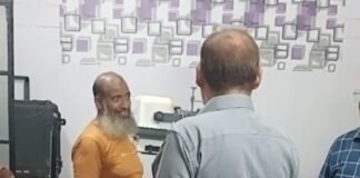 सीएमओ ने स्वास्थ्य केंद्रों पर मारा छापा:गैरहाजिर कर्मचारियों से मांगा जवाब: मिठौरा CHC में 119 मरीज देखे; प्रसव पंजिका में मिलीं कमियां