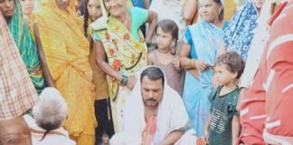 एचटी लाइन से झुलसकर बंदर की मौत:महराजगंज के पिपरा खादर में ग्रामीणों ने हिंदू रीति-रिवाज से किया अंतिम संस्कार