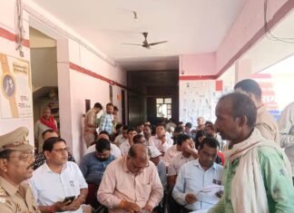 लालगंज थाने में समाधान दिवस:थानाध्यक्ष ने पुलिस और राजस्व के मामले सुलझाए, महिलाओं को तुरंत न्याय का निर्देश दिया
