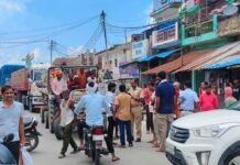 दुबौलिया में अघोषित बिजली कटौती से भड़का गुस्सा:घंटों सप्लाई बंद रहने से बाजार-दफ्तरों का काम प्रभावित; आंदोलन तेज करने की चेतावनी