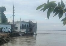 UP: बाराबंकी में सरयू का जलस्तर लाल निशान से ऊपर, तेज हुआ कटान, 13 मकान नदी में समाए