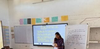 डीएम ने कई स्कूलों-आंगनबाड़ी केंद्र का औचक निरीक्षण किया:कम उपस्थिति पर प्रिंसिपल को फटकारा, साफ-सफाई सही नहीं मिली