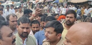 बहराइच में सपा नेताओं के काफिले को पुलिस ने रोका:विनोद साहनी की हत्या के विरोध में मुलाकात के लिए जाते समय हुआ मामला