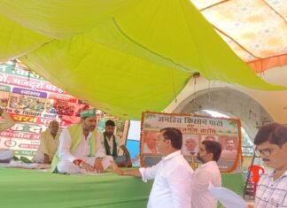 महराजगंज में किसान पार्टी का धरना 8वें दिन भी जारी:राष्ट्रीय अध्यक्ष चौथे दिन भूख हड़ताल पर