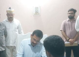 बहराइच में नए डीएम राजेश कुमार पाण्डेय ने लिया चार्ज:कोषागार में कार्यभार ग्रहण किया; बोले- जनसमस्याओं का समय पर होगा समाधान