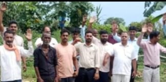 सैकड़ों गड्ढों में तब्दील बागापार-कोदईपुर मार्ग:मरीजों और स्कूली बच्चों की बढ़ी मुश्किल, सिर पर मंडरा रहा खतरा