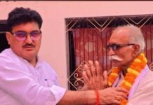 विधायक अजय सिंह ने शंकरपुर में जनचौपाल लगाई:ग्रामीणों की समस्याएं सुनीं और डबल इंजन सरकार की योजनाओं की जानकारी दी