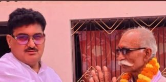 विधायक अजय सिंह ने शंकरपुर में जनचौपाल लगाई:ग्रामीणों की समस्याएं सुनीं और डबल इंजन सरकार की योजनाओं की जानकारी दी