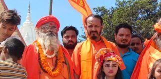 विश्व हिन्दू महासंघ ने निकाली भव्य शोभायात्रा:ब्रह्मलीन महंत अवेद्यनाथ की 12वीं पुण्यतिथि पर चौक बाजार में आयोजन; श्रीकृष्ण जन्मभूमि मुक्ति का संकल्प