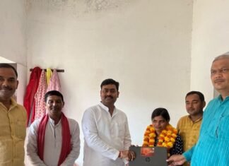 दुबौलिया की अंकिता यादव बनीं जूनियर असिस्टेंट:पूर्व सीएम अखिलेश के लैपटॉप से की तैयारी, विधायक ने किया सम्मानित