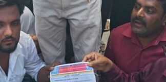 बिजली कटौती से भड़के सैकड़ों उपभोक्ता, सड़क पर उतरे:रंजीतपुर में एक घंटे तक रास्ता जाम, लिखित आश्वासन के बाद शांत हुए प्रदर्शनकारी