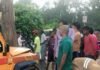 स्कूल गाड़ी ठेले से टकराकर पेड़ में घुसी:11 बच्चे घायल, पैकोलिया में हुआ हादसा