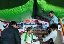 भूख हड़ताल पर बैठे किसान नेता की तबीयत बिगड़ी:जनहित किसान पार्टी अध्यक्ष को डॉक्टरों ने दी अस्पताल में भर्ती होने की सलाह