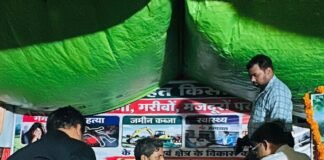 भूख हड़ताल पर बैठे किसान नेता की तबीयत बिगड़ी:जनहित किसान पार्टी अध्यक्ष को डॉक्टरों ने दी अस्पताल में भर्ती होने की सलाह