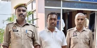 खुले में मांस बेचने वाले शख्स का चालान:पहले भी हो चुकी थी कार्रवाई, फिर भी नहीं माना; पुलिस ने किया गिरफ्तार