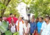 75 साल के बुजुर्ग ने ढाई किमी मनोरमा नदी को:बस्ती में युवाओं के साथ मिलकर चलाया सफाई अभियान, मिला सम्मान