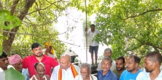 75 साल के बुजुर्ग ने ढाई किमी मनोरमा नदी को:बस्ती में युवाओं के साथ मिलकर चलाया सफाई अभियान, मिला सम्मान