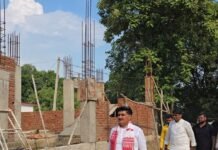 अमोढ़ा के चतुर्भुज मंदिर पर विकास कार्य का निरीक्षण:विधायक ने 1.10 करोड़ के गेस्ट हाउस निर्माण की गुणवत्ता जांची, दिए निर्देश