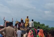 श्रावस्ती में धूमधाम से हुआ श्रीकृष्ण प्रतिमाओं का विसर्जन:भारत-नेपाल सीमा के गांवों में पुलिस की कड़ी सुरक्षा, ग्रामीणों की रही भीड़