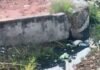 नाली की गंदगी से ग्रामीण परेशान:संक्रामक बीमारियों का खतरा बढ़ा, विश्वकर्मा पूजा से पहले सफाई की मांग
