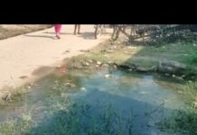 नासिरगंज से बंबा घाट तक सड़क पर जलभराव:नाली न होने से पानी सड़क पर बह रहा, लोगों को आने-जाने में दिक्कत