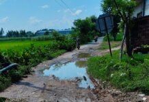 जर्जर सड़क से ग्रामीण परेशान:सिसवा-निचलौल मार्ग से बढ़या चौराहे होकर संडा जाने वाली सड़क बदहाल