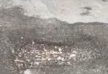बैसौरा में सड़क पर गड्ढे:लुंबिनी मार्ग से जुड़ने वाली सड़क पर रोज होते हैं हादसे, ग्रामीणों ने दी आंदोलन की चेतावनी
