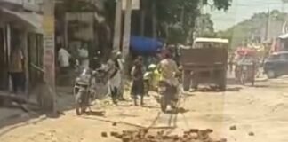 बीरगंज बाजार में जलभराव की समस्या से मिलेगी राहत:सड़क पर ईंट के रोड़े डाले जा रहे; भाजपा विधायक ने समाधान का वादा किया