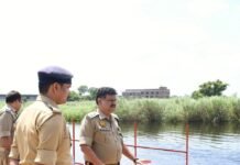 कजरी तीज को लेकर पुलिस अलर्ट:एसपी ने सरयू घाट से शिवालय तक लिया सुरक्षा व्यवस्था का जायजा