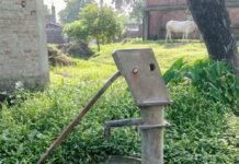 खैरी समैसा में इंडिया मार्का नल खराब, ग्रामीण परेशान:बहराइच में पेयजल संकट, सेक्रेटरी ने 3 घंटे में ठीक कराने का आश्वासन दिया