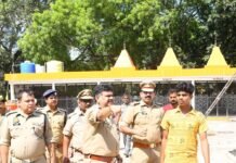 कजरी तीज पर एसपी ने सुरक्षा व्यवस्था जांची:बहराइच में सरयू घाट से बाबा बागेश्वर नाथ शिवालय तक का मार्ग देखा
