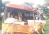 चालक को झपकी आई, डंपर में घुसी रोडवेज बस:बहराइच में महिला परिचालक समेत 4 गंभीर; बस का अगला हिस्सा बुरी तरह क्षतिग्रस्त