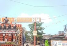 मधवापुर घाट से कांवड़िये जल भरकर निकले:विभूतिनाथ और जंगलीनाथ मंदिर के लिए रवाना; सुरक्षा के कड़े इंतजाम