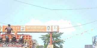मधवापुर घाट से कांवड़िये जल भरकर निकले:विभूतिनाथ और जंगलीनाथ मंदिर के लिए रवाना; सुरक्षा के कड़े इंतजाम