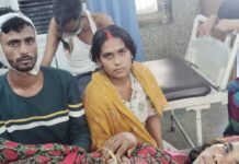 पुरानी रंजिश को लेकर दो पक्षों में मारपीट:लाठी-डंडे चले, महिला-पुरुष घायल; बहराइच रेफर किया गया