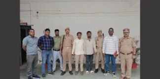 चंदौली में साइबर ठगी के गिरोह का पर्दाफाश, पूर्व बैंक कर्मचारी समेत दो गिरफ्तार, 300 से ज्यादा खाते जांच के घेरे में