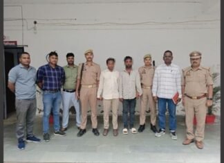चंदौली में साइबर ठगी के गिरोह का पर्दाफाश, पूर्व बैंक कर्मचारी समेत दो गिरफ्तार, 300 से ज्यादा खाते जांच के घेरे में