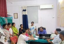 अर्बन स्वास्थ्य केंद्र पर 29 मरीजों को मिलीं मुफ्त दवाएं:डॉक्टर ने की जांच, फार्मासिस्ट समेत कई स्वास्थ्यकर्मी रहे मौजूद