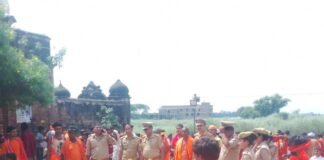 भग्गड़वा सरयू घाट पर कजरी तीज पर उमड़ी भीड़:जल लेकर बागेश्वर नाथ रवाना श्रद्धालु, पुलिस तैनात