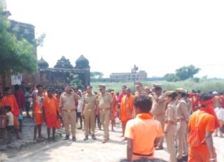 भग्गड़वा सरयू घाट पर कजरी तीज पर उमड़ी भीड़:जल लेकर बागेश्वर नाथ रवाना श्रद्धालु, पुलिस तैनात