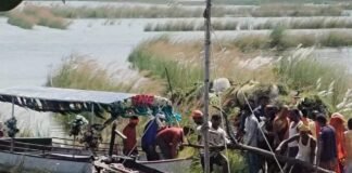 सरयू का जलस्तर लाल निशान से नीचे:किनारों पर जमा गंदगी और कीचड़ से दुर्गंध-बीमारी का खतरा
