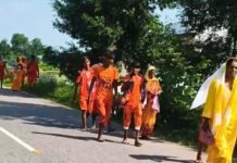 श्रावस्ती में जंगलदास बाबा स्थान से निकली कांवड़ यात्रा:डीजे की धुन पर झूमते हुए जंगलीनाथ बाबा मंदिर की ओर बढ़े श्रद्धालु