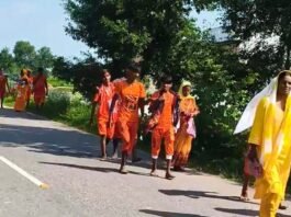 श्रावस्ती में जंगलदास बाबा स्थान से निकली कांवड़ यात्रा:डीजे की धुन पर झूमते हुए जंगलीनाथ बाबा मंदिर की ओर बढ़े श्रद्धालु